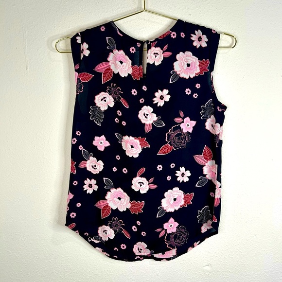 Candie’s Sleeveless Floral Blouse XS Black Pink Lace Trim Button High-Low Hem - Picture 7 of 10